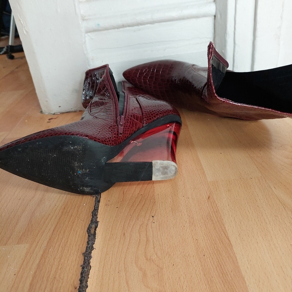 Boots, US7, bordeaux - Picture 2 of 3